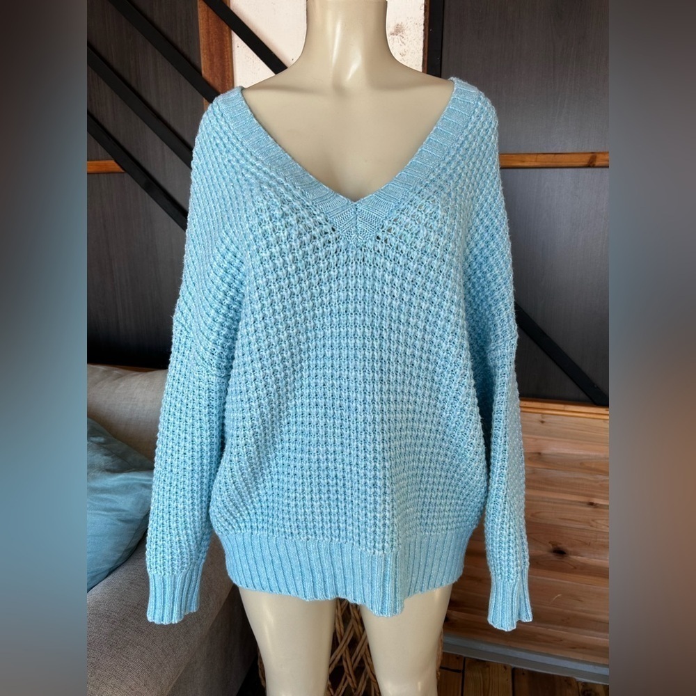 American Eagle sky blue sweater size Large
